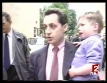 http://www.leblogducommunicant2-0.com/wp-content/uploads/2012/05/Sarkozy-Human-Bomb.jpg